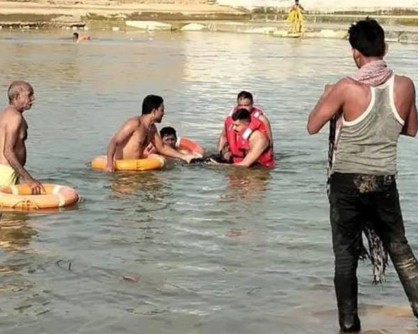 गुजरात के गांधीनगर में मेश्वो नदी में 8 लोगों की डूबने से मौत - 8 people drowned in Meshvo river in Gandhinagar Gujarat