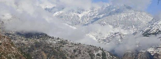 कश्मीर में सर्दी और बर्फबारी से बढ़ी सेना की मुसीबतें
