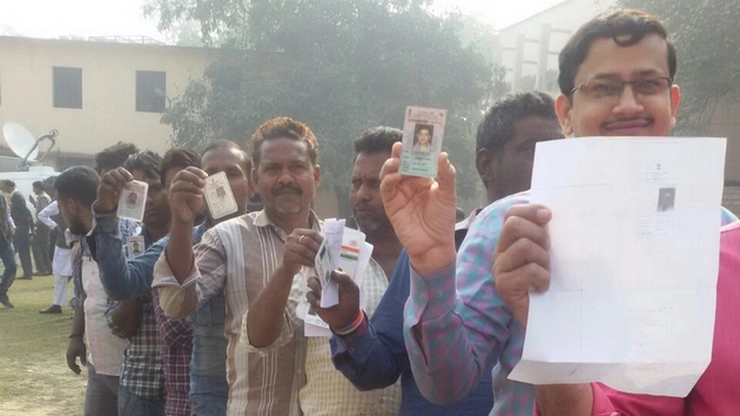 उत्तरप्रदेश और मणिपुर में अंतिम चरण का मतदान... - voting in Uttar Pradesh for final phase