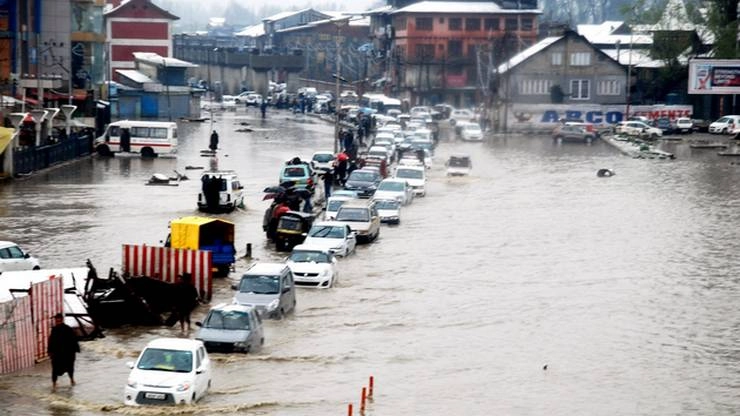 वियतनाम में विनाशकारी बाढ़, 37 लोगों की मौत