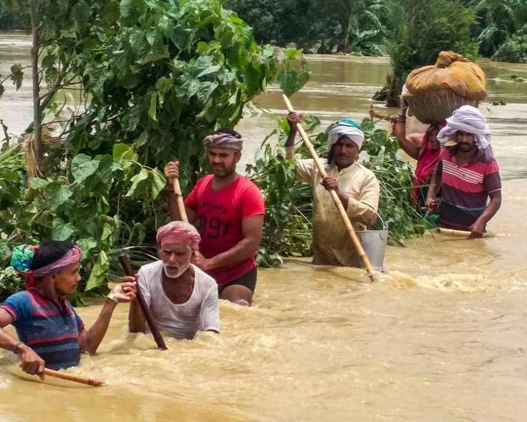 बाढ़ का कहर, पानी में बह गईं किताबें, अब छात्र कैसे करेेेेगा पढ़ाई? - Bihar Floods: books were swept away by water