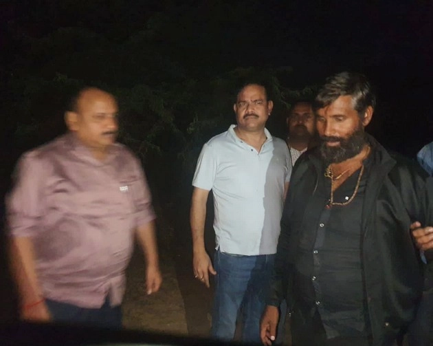 चंबल के बीहड़ का कुख्यात डकैत गुड्डा गुर्जर को ग्वालियर पुलिस ने मुठभेड़ के बाद किया गिरफ्तार, पैर में लगी घायल - dacoit gudda gurjar encounter was done by gwalior police