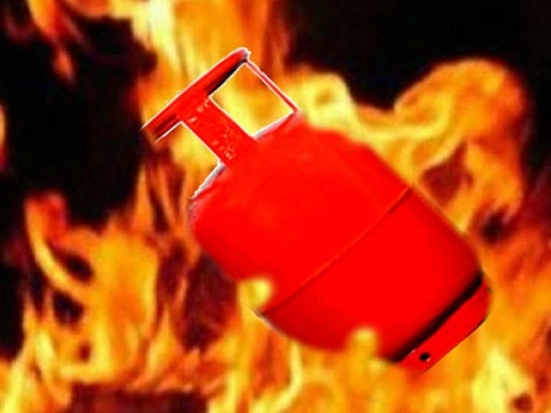 Nasik Gas Cylinder Blast : नाशिकात सिलिंडरच्या स्फोटात दोन सख्य्या भावांचा मृत्यू
