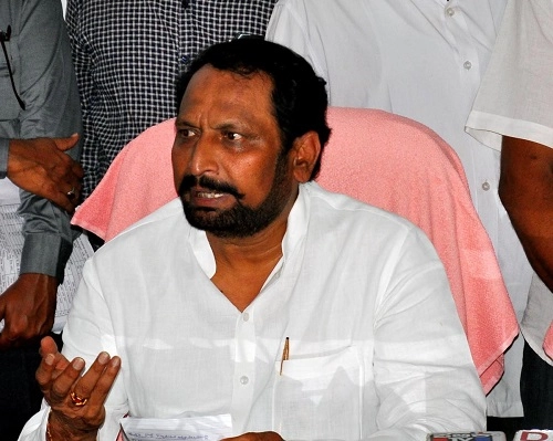 कर्नाटकचे माजी उपमुख्यमंत्री काँग्रेसमध्ये, काँग्रेसमधून आलेल्यांना उमेदवारी मिळाल्यामुळे बंडखोरी