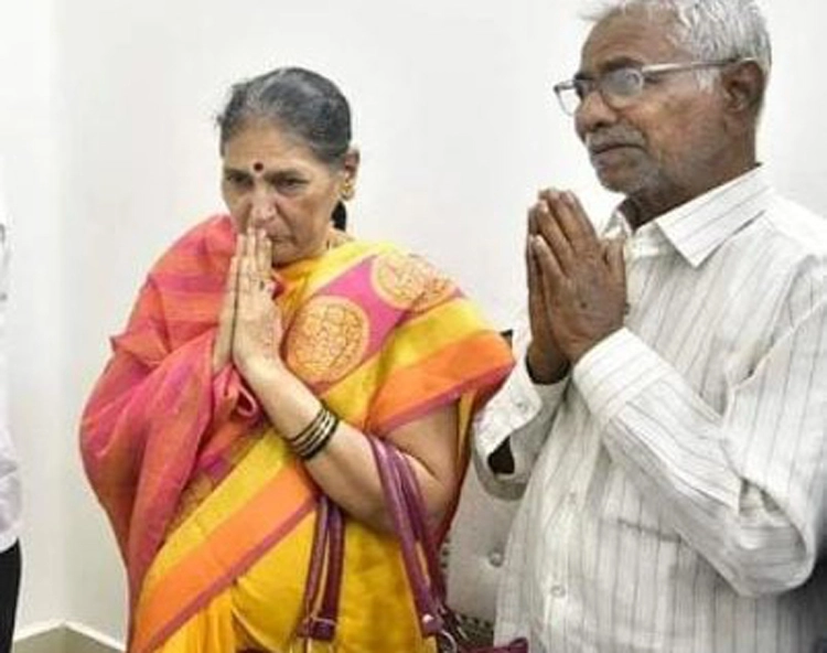 Renukaswamy parents