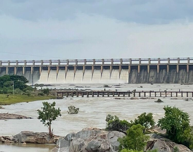 ತುಂಗಭದ್ರಾ ಡ್ಯಾಮ್‌ಗೆ ಸ್ಟಾಪ್ ಲಾಗ್ ಗೇಟ್ ಅಳವಡಿಕೆ ಯಶಸ್ವಿ: ನಿಟ್ಟುಸಿರು ಬಿಟ್ಟ ಲಕ್ಷಾಂತರ ರೈತರು