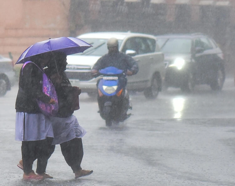 Bangalore Rain: ಸಿಲಿಕಾನ್ ಸಿಟಿಯಲ್ಲಿ ಗುಡುಗು ಸಹಿತ ಭಾರೀ ಮಳೆ