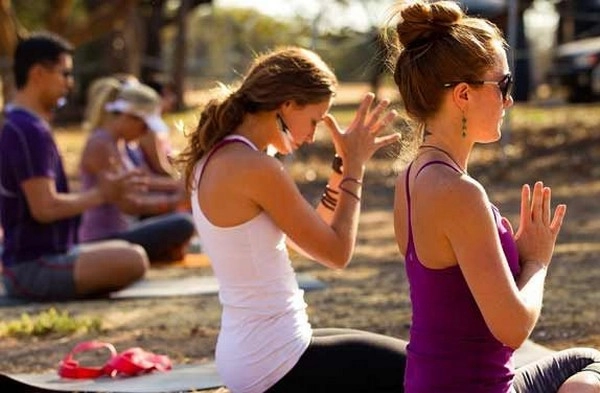 Yoga Asanas for Freshness :दररोज हे योगासन करा ताजे तवाने वाटेल