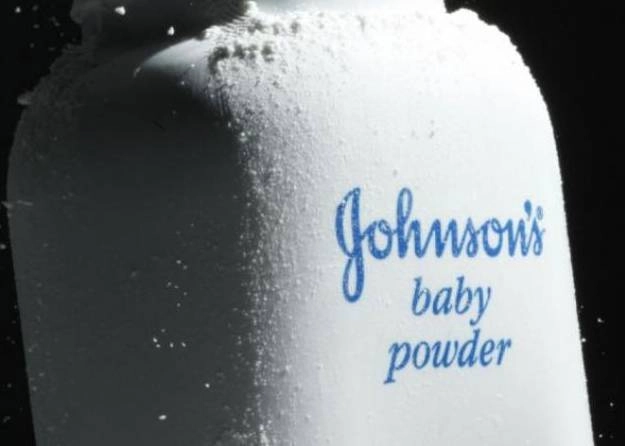 जॉन्सन अँड जॉन्सनच्या बेबी पावडरवर जगभरात बंदी घालण्याची तयारी सुरू