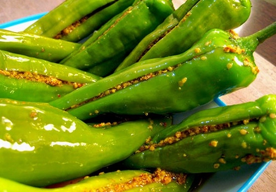 Instant Chilli Pickle - લીલા મરચાનું અથાણું