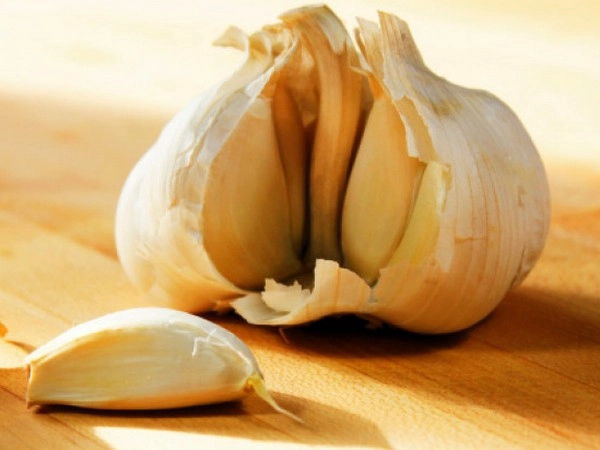 Garlic Benefits: വെളുത്തുള്ളി ദിവസവും ഭക്ഷണത്തില്‍ ഉള്‍പ്പെടുത്തിയാല്‍ ശരീരത്തിന് അത്ഭുതകരമായ മാറ്റം ഉണ്ടാകും
