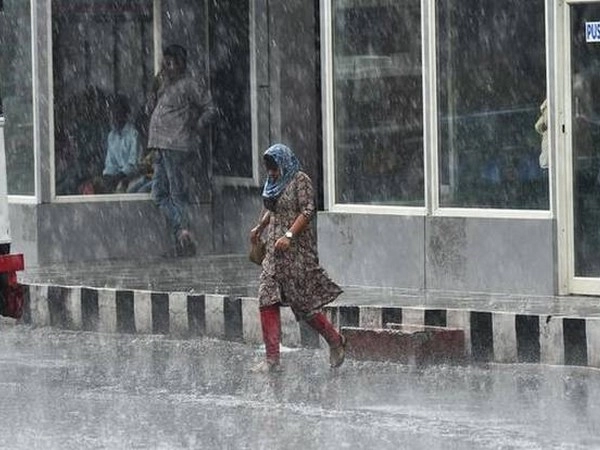 Monsoon to hit Kerala: മണ്‍സൂണ്‍ കേരളത്തിനു തൊട്ടരികെ; സംസ്ഥാനത്ത് മഴ കനക്കും, അതീവ ജാഗ്രത