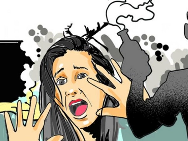 Acid attack दिल्लीत बारावीच्या विद्यार्थिनीवर अॅसिड हल्ला, चेहरा जळाला, रुग्णालयात दाखल