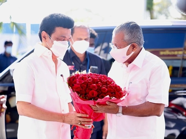 സ്റ്റാലിനെ നേരില്‍ കണ്ട് ജന്മദിനാശംസകള്‍ നേര്‍ന്ന് പിണറായി