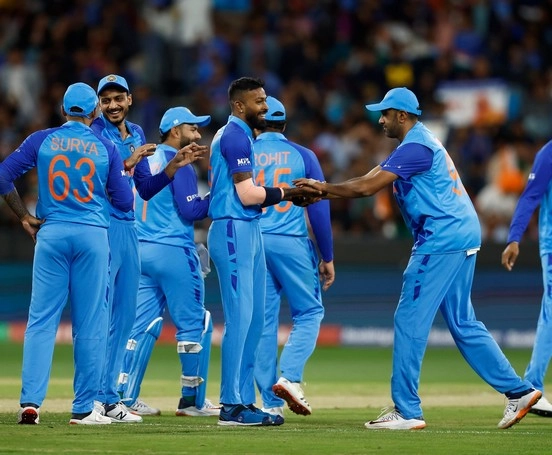 T 20 World Cup Semi Final, India vs England: ചഹലിന് ഇത്തവണയും അവസരമില്ല, പന്തിനെ വിശ്വാസത്തിലെടുത്ത് ഇന്ത്യ; പ്ലേയിങ് ഇലവന്‍ ഇതാ