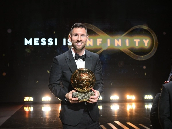 Lionel Messi: അത്യുന്നതങ്ങളില്‍ മെസി, അര്‍ജന്റൈന്‍ ഇതിഹാസത്തിനു എട്ടാം ബലന്‍ ദ് ഓര്‍ പുരസ്‌കാരം