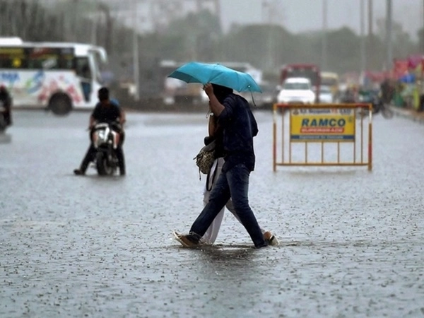 Kerala Rains: കേരള തീരത്ത് ചക്രവാതച്ചുഴി രൂപപ്പെട്ടു, വരും ദിവസങ്ങളിൽ അതിശക്തമായ മഴയ്ക്ക് സാധ്യത