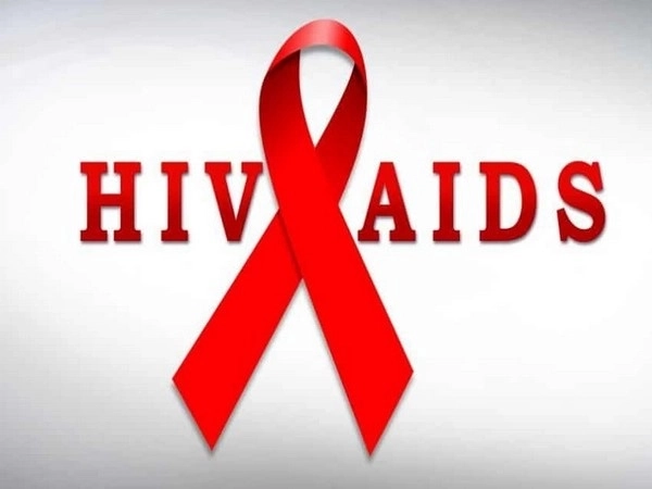Myths about HIV and AIDS: എയ്ഡ്‌സ് രോഗിയുമായി സംസാരിച്ചാല്‍ രോഗം പകരുമോ? നമ്മള്‍ വിശ്വസിച്ചിരിക്കുന്ന ചില മണ്ടത്തരങ്ങള്‍