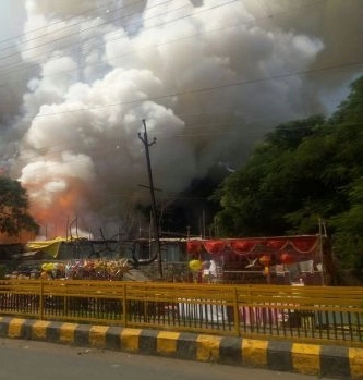 भरवस्तीती फटका दुकानांना आग २०० दुकाने जळाली