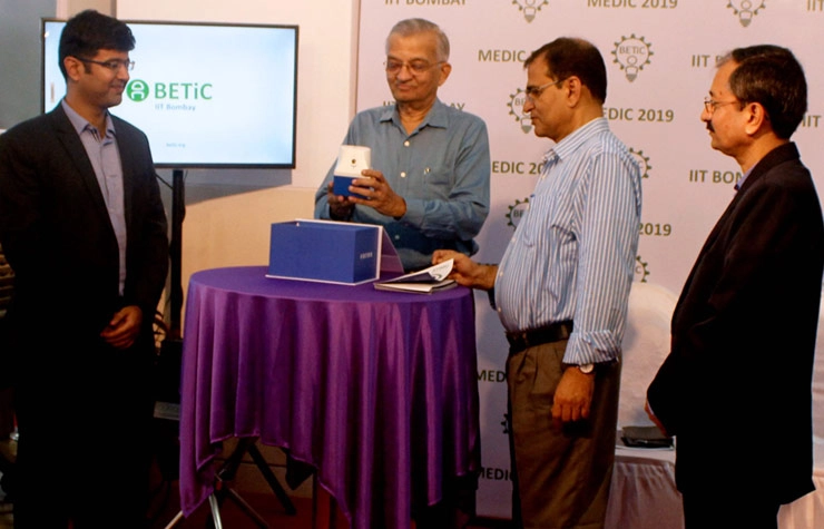 आयआयटी मुंबईच्या इनोव्हेटरने विकसित केलेले डायबेटिक फुट स्क्रीनिंग उपकरण सादर