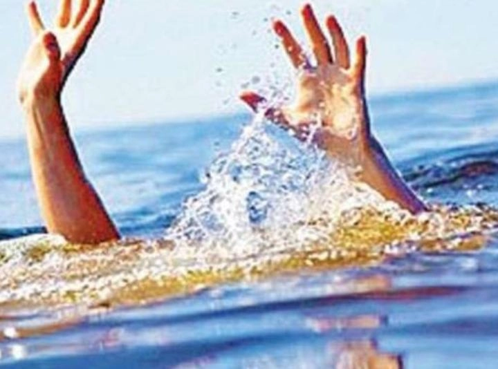 जुहू चौपाटीवर होळी खेळायला गेलेल्या तरुणाचा समुद्रात बुडून मृत्यू