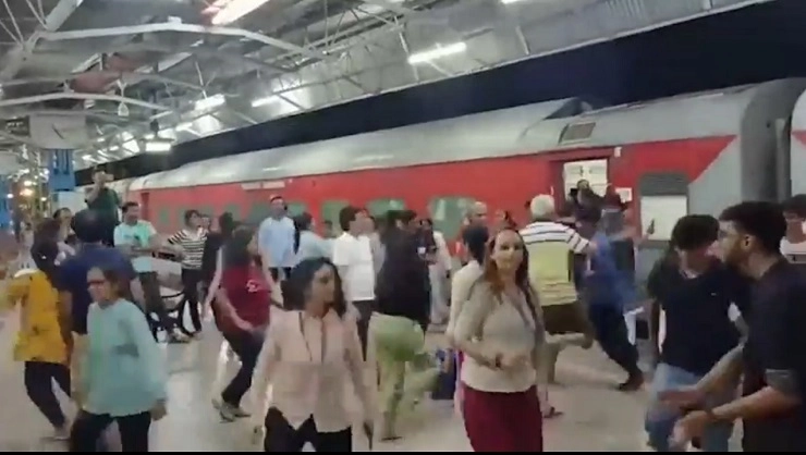 Ratlam station garba viral