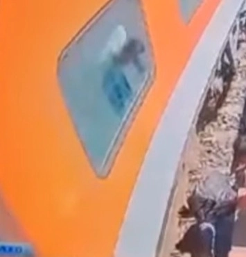 पाटणा: चालत्या ट्रेन मधून पाय घसरला, सुदैवाने बचावला