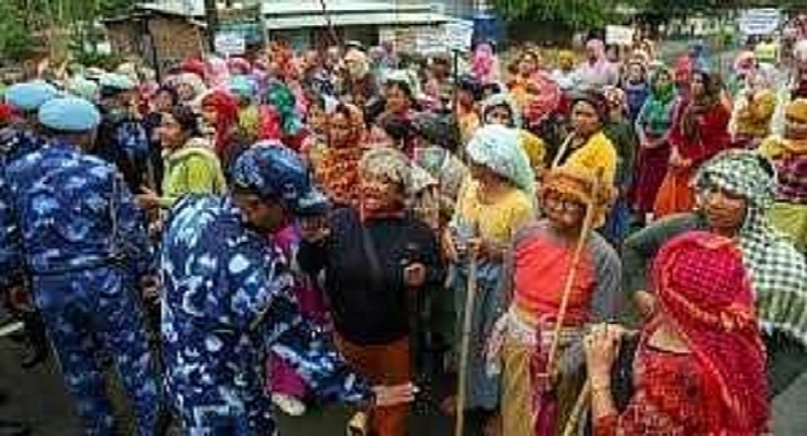 Manipur Violence:  मणिपूरमध्ये महिलांचा सुरक्षा दलांच्या जवानांवर हल्ला