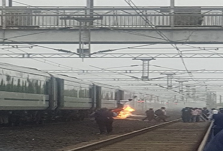 Vande Bharat Train: भोपाळहून दिल्लीला येणाऱ्या वंदे भारत ट्रेनच्या डब्याला आग लागली,सुदैवाने जीवित हानी नाही