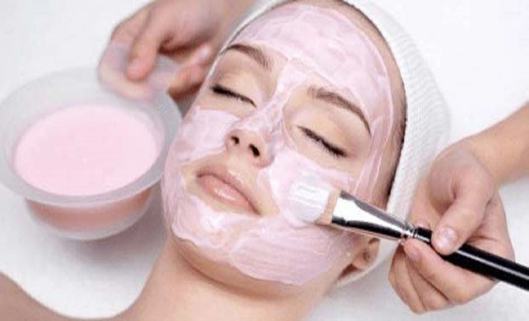 Tips For Using Bleach: चेहऱ्यावर ब्लीच लावताना अशा चुका करू नका, दुष्परिणाम होऊ शकतात
