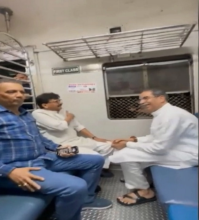 uddhav thackeray In Local train