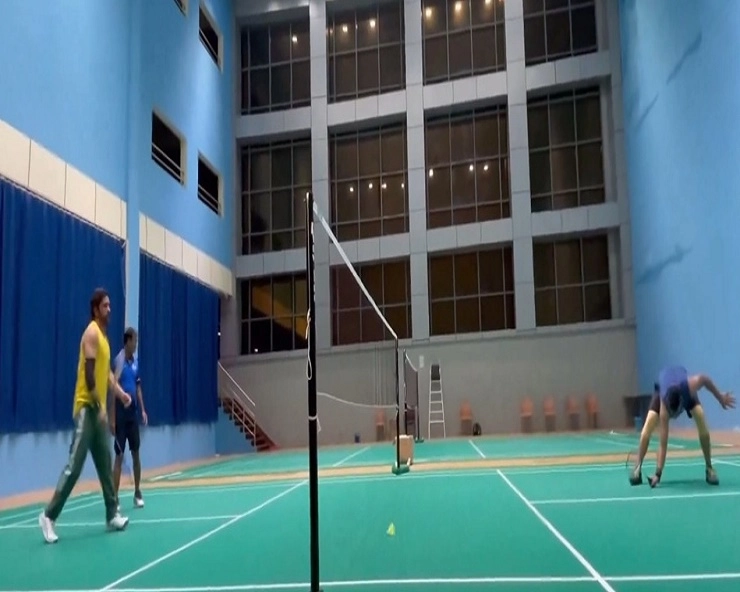 dhoni playing badminton