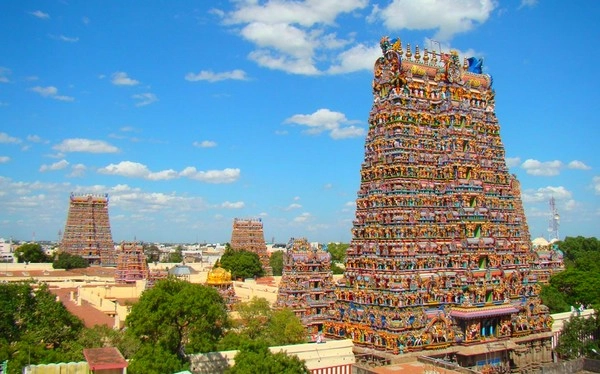 मदुरै के मीनाक्षी मंदिर में आग, 40 दुकानें जलकर खाक - fire in madurai meenakshi temple tamil nadu