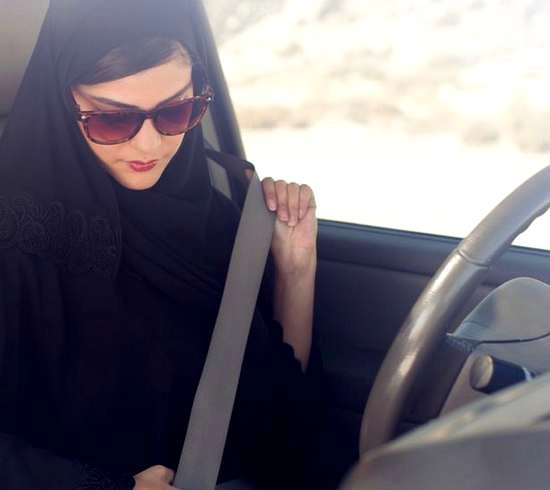 सौदीमध्ये महिलांना वाहन चालवण्याची परवानगी