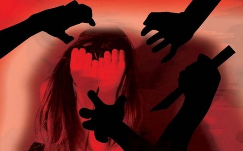 धक्कादायक : मुलीची क्लिप व्हायरल करण्याची धमकी देत अनेकदा बलत्कार