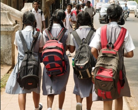 கொரோனா வைரஸ்: பள்ளிகளுக்கு மாணவர்கள் செல்வதற்கான வழிமுறைகள் வெளியீடு