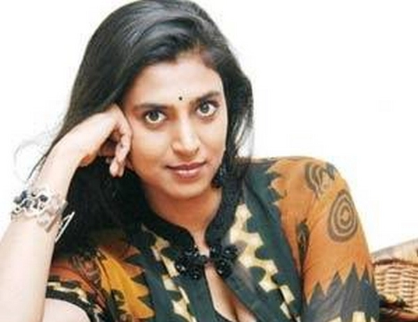 நடிகை கஸ்தூரி சர்ச்சை டுவீட்: மாட்டிறைச்சி விருந்து வைத்தது தவறு!