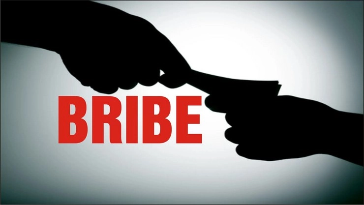 स्टिंग ऑपरेशन : यूपी में तीन मंत्रियों के सचिवों को महंगी पड़ी रिश्वत, योगी सरकार ने कसा शिकंजा - Bribe sting operation in UP