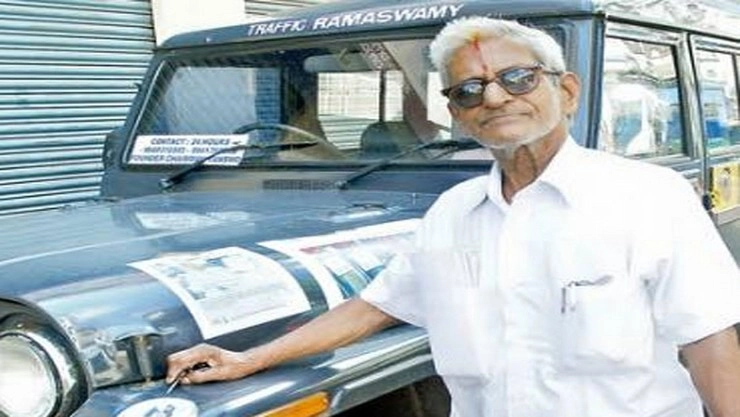 மெரினா விவகாரம் : டிராபிக் ராமசாமி மீது அவதூறு வழக்கு