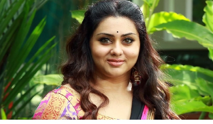 கர்நாடக தேர்தல் ஒரு பெரிய பிரச்சனையே இல்லை: நடிகை நமீதா பேட்டி..!