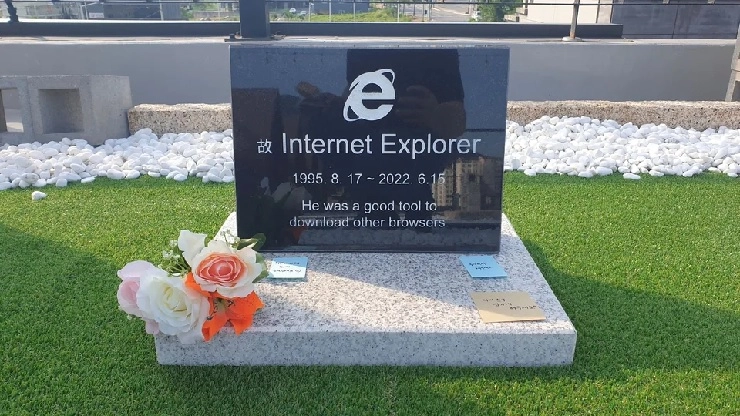 Internet Explorer-க்கு கல்லறை - இணையத்தில் வைரல்!