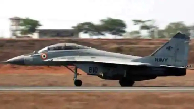கோவா கடற்கரையில் கடலில் விழுந்து நொறுங்கிய MiG-29K!!