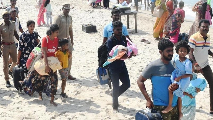 இலங்கையில் மீண்டும் பொருளாதார நெருக்கடி: கள்ளப்படகில் 10 பேர் தனுஷ்கோடி வருகை
