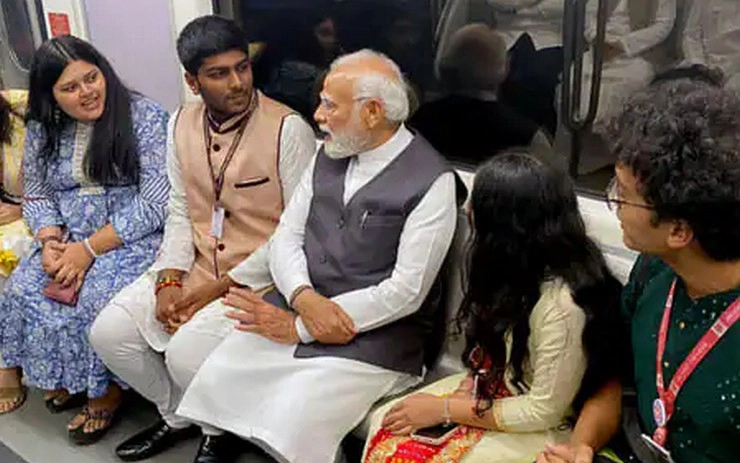 Modi with youngsters