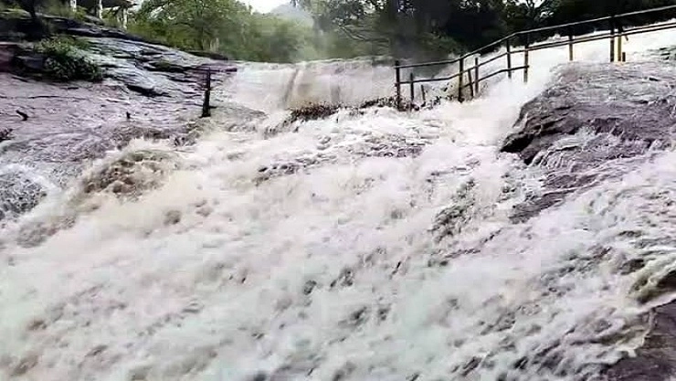 Kumbakarai Falls