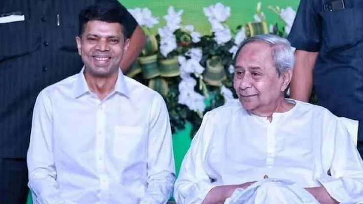 VK Pandiyan With Naveen Patnaik