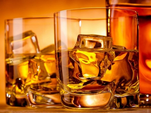 Alcohol Drinking in Winter हिवाळ्यात दारू पिणे फायदेशीर आहे का?