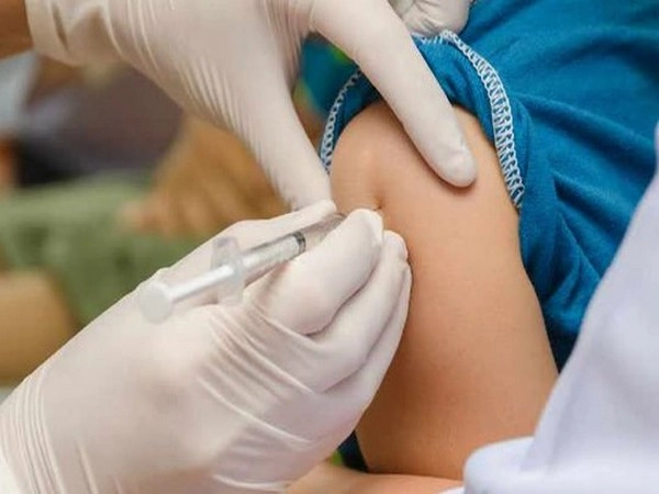 કોવિશીલ્ડ : ઑક્સફર્ડ-એસ્ટ્રાઝેનેકાની રસીને કેટલાક દેશોમાં સસ્પેન્ડ કેમ કરાઈ?