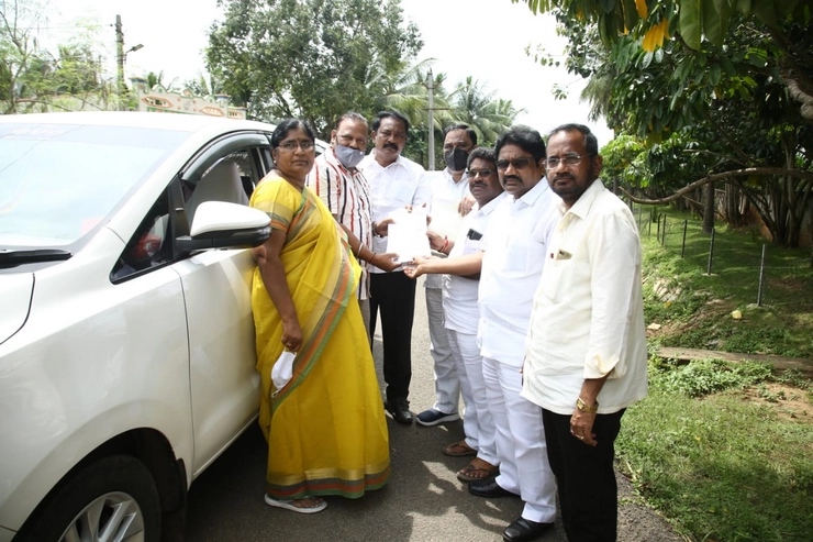 ఉపాధి హామీ బిల్లుల కోసం కేంద్ర  తనిఖీ బృందానికి వినతి