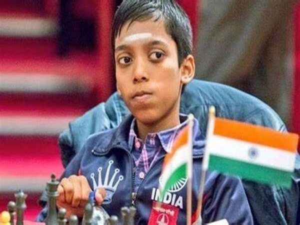 ప్రపంచ నెం.1 కార్ల్‌సన్‌కు షాకిచ్చిన 16 ఏళ్ల భారత చెస్ స్టార్ (video)